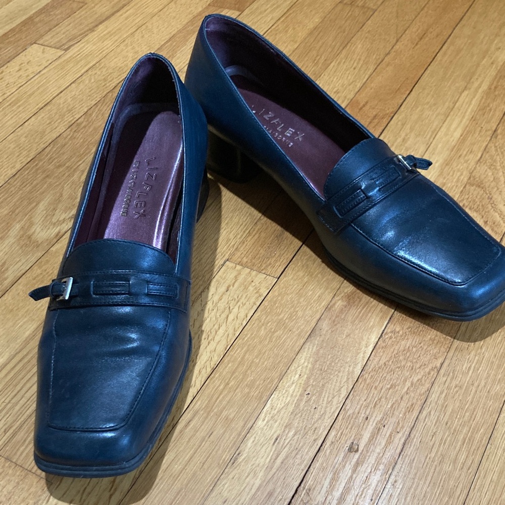 Liz Claiborne Dark Navy Leather Loafers with Low Heel, size 8.5
